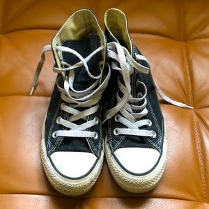 Converse High top sneaker black w/ true white sole